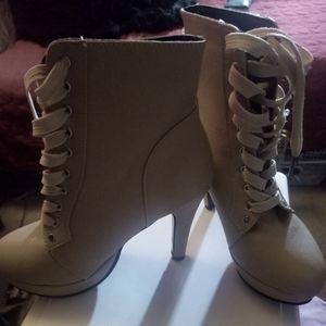 Womens boots size 6 1/2 brown